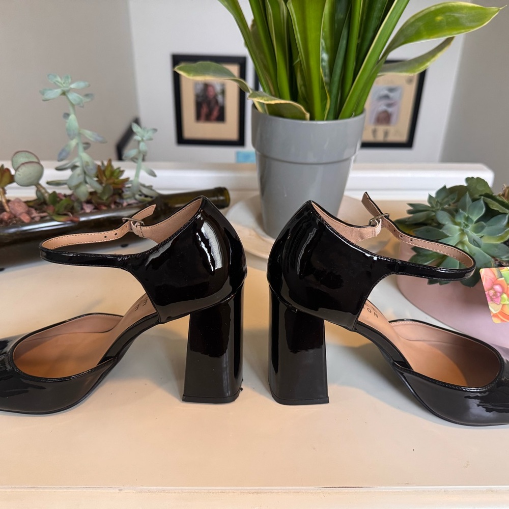 Journee Collection Black Patent Mary Jane Block Heel Pumps - Picture 2 of 7